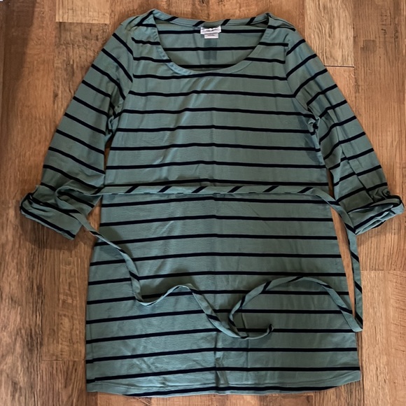Bundle of Maternity Shirts size Medium - Picture 2 of 6